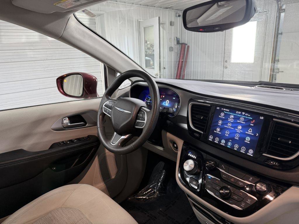 Used 2018 Chrysler Pacifica Touring Plus image 37