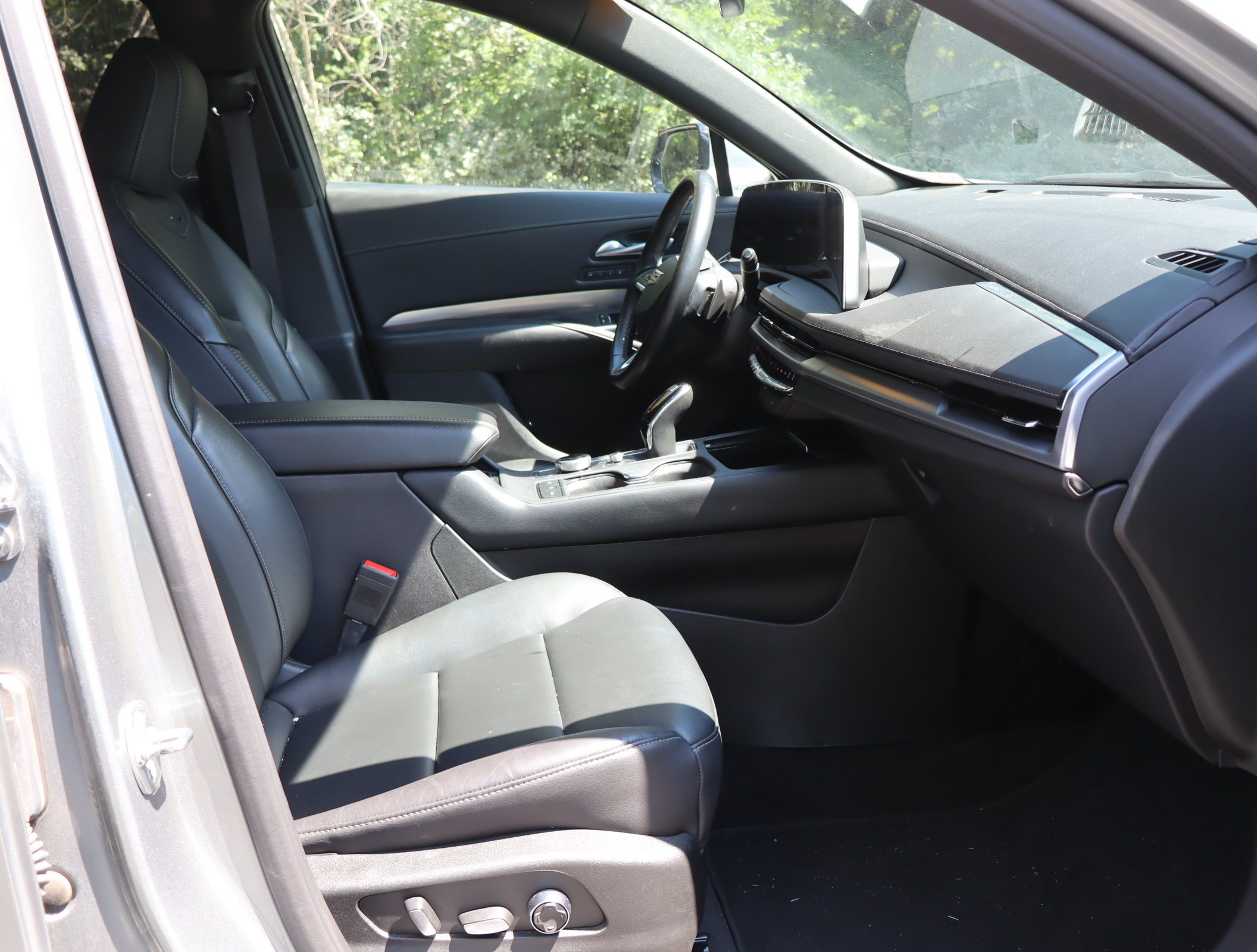 Used 2025 Cadillac XT4 Premium Luxury FWD image 20