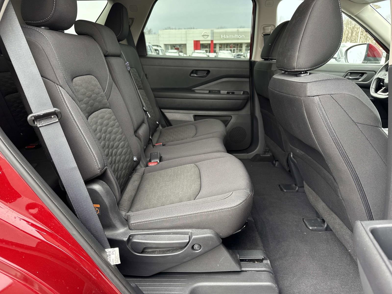 Used 2024 Nissan Pathfinder SV image 26