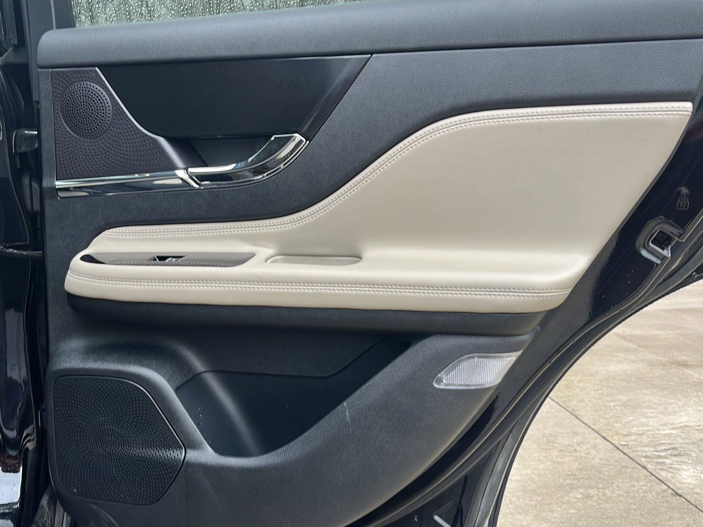 Used 2025 Lincoln Corsair Premiere w/ Equipment Group 101A image 21