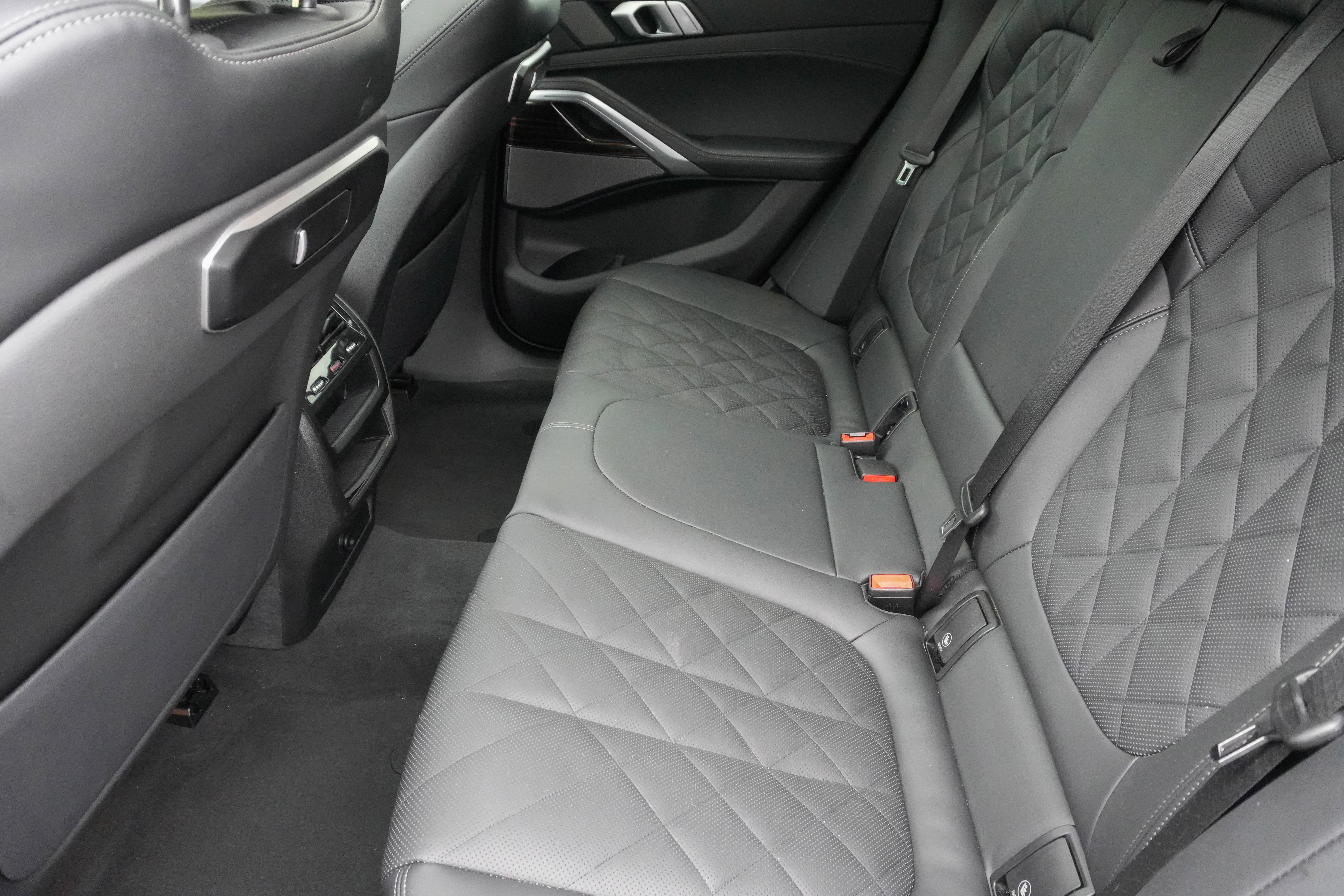 Certified 2025 BMW X6 xDrive40i AWD/4WD image 39
