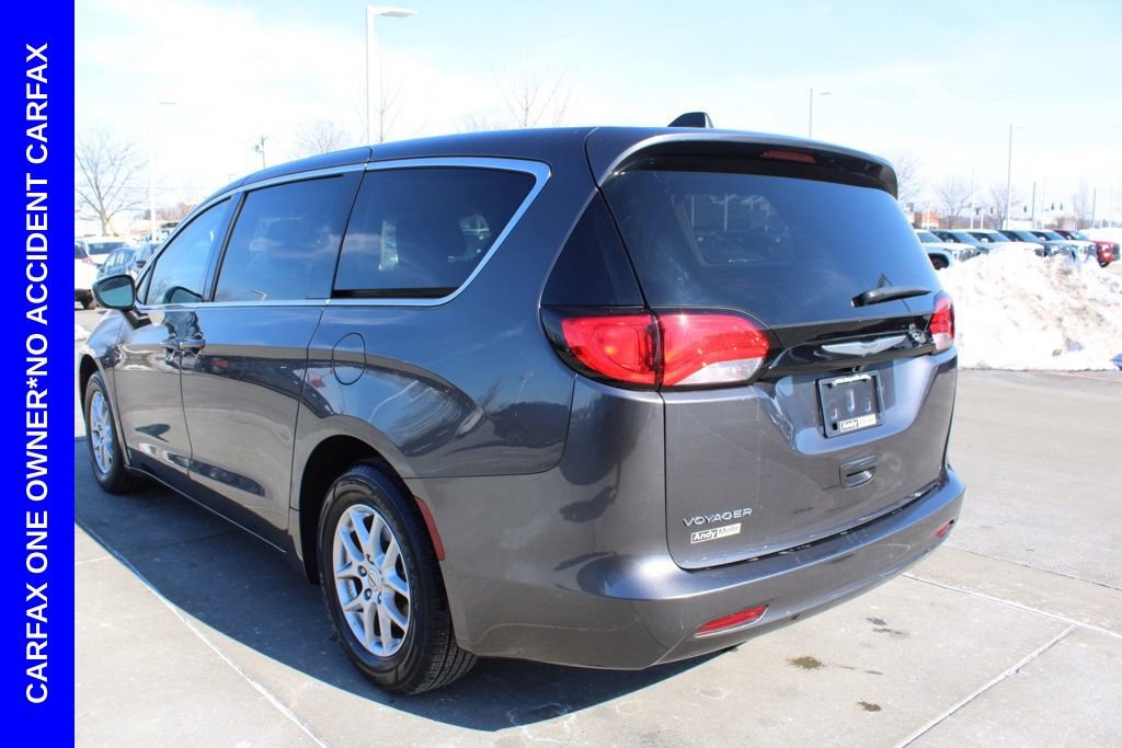 Used 2023 Chrysler Voyager LX image 5