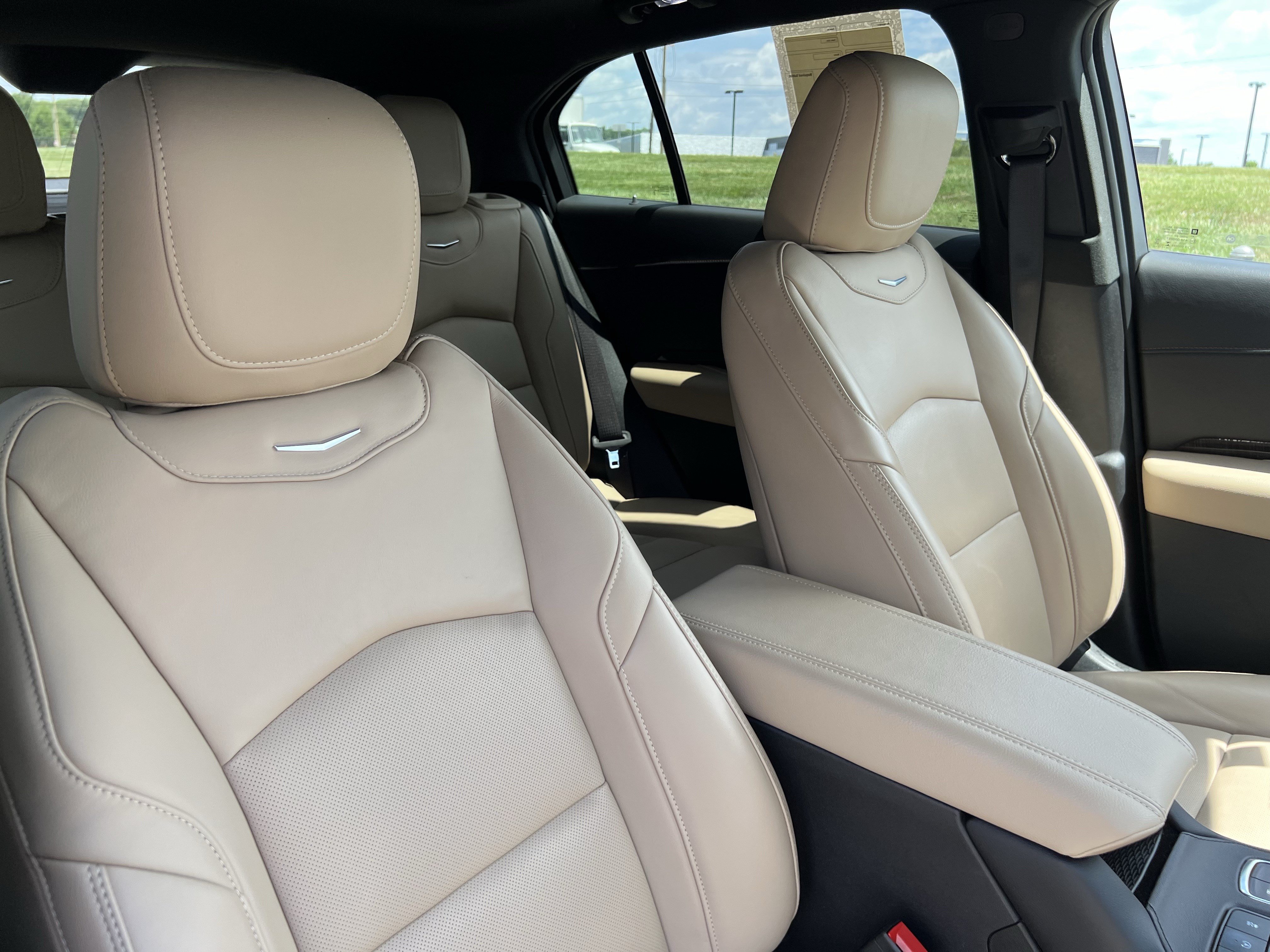 Used 2025 Cadillac XT4 Premium Luxury FWD image 35