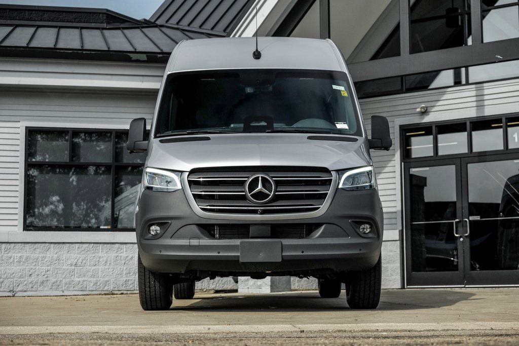 Used 2025 Mercedes-Benz Sprinter 2500 image 5