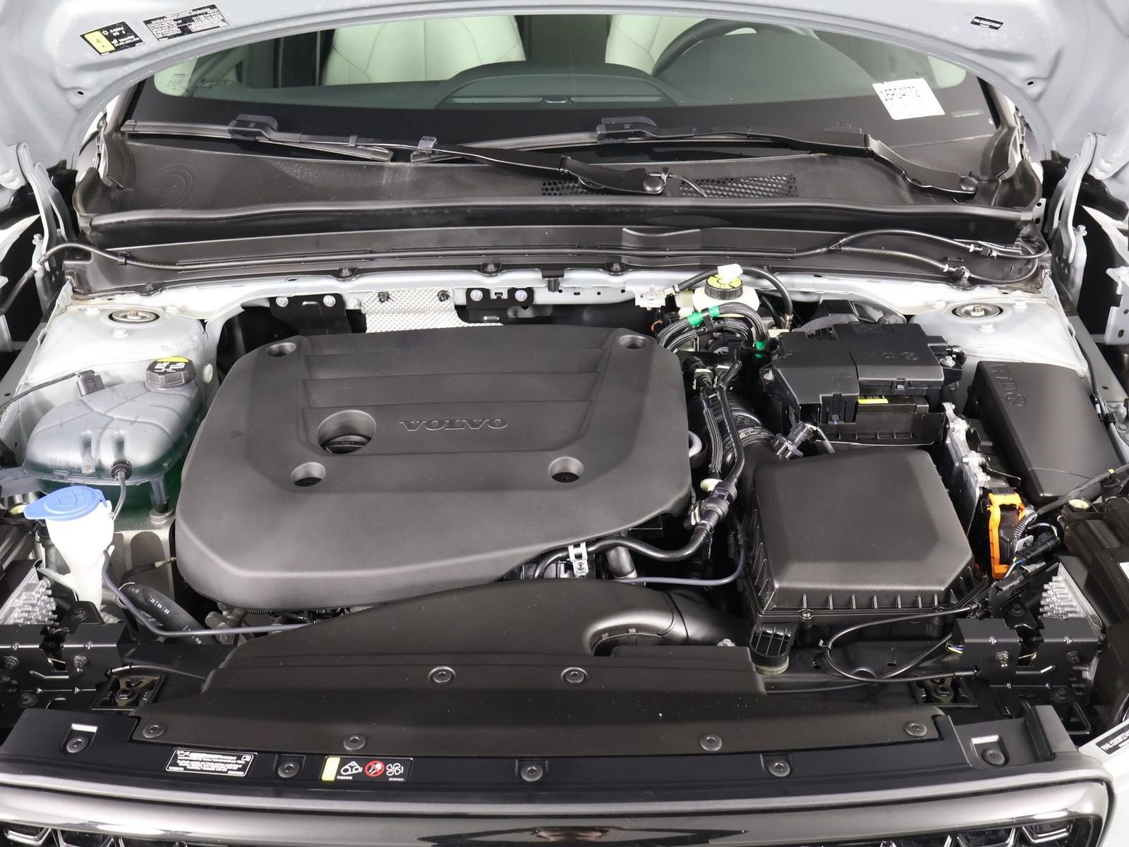 Certified 2026 Volvo XC40 B5 Plus AWD/4WD image 24
