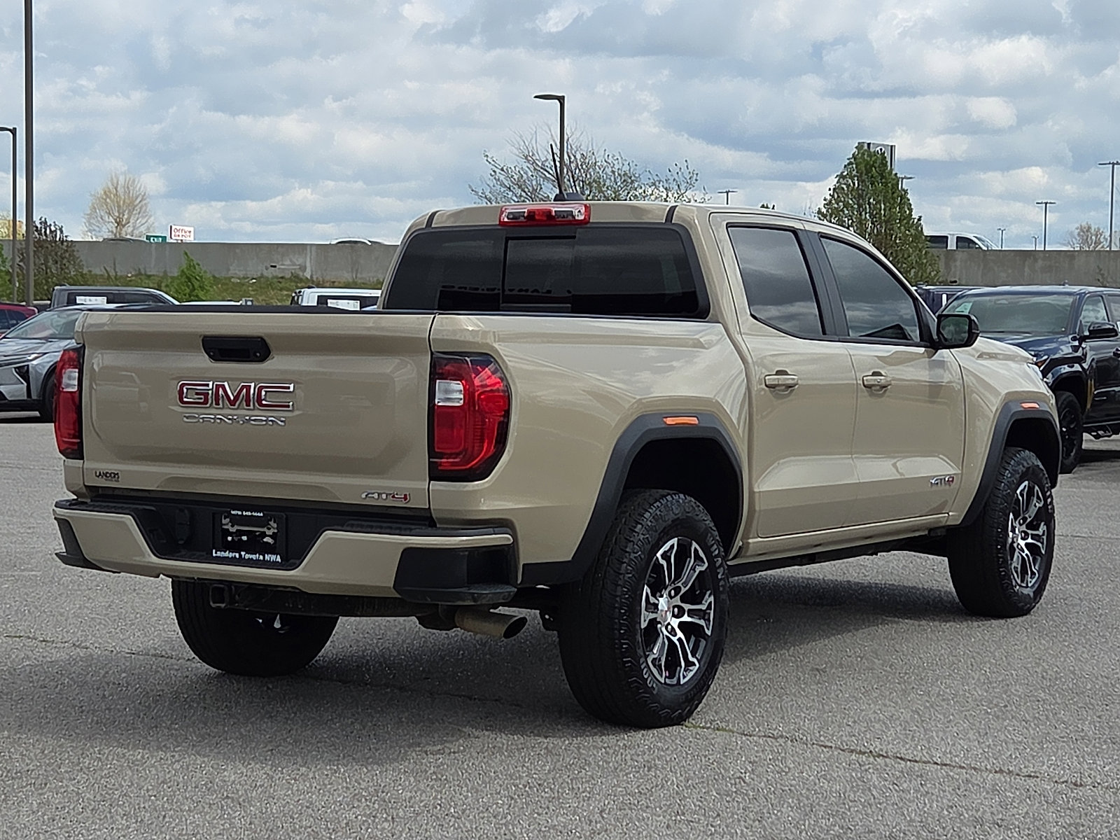 Used 2024 GMC Canyon AT4 image 5