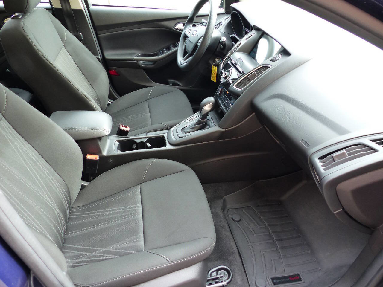 Used 2017 Ford Focus SEL image 28