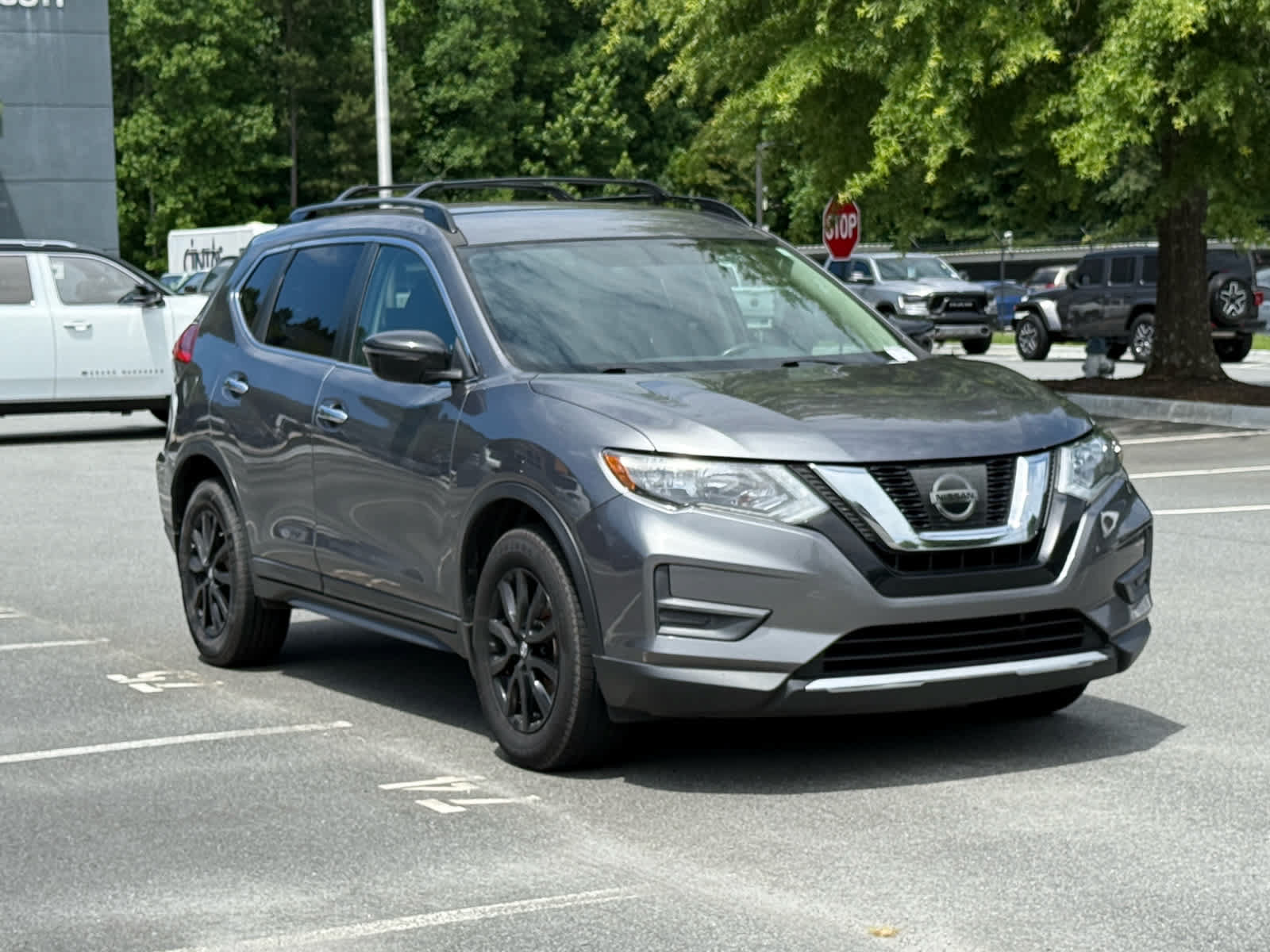Used 2017 Nissan Rogue SV w/ Midnight Edition FWD image 7