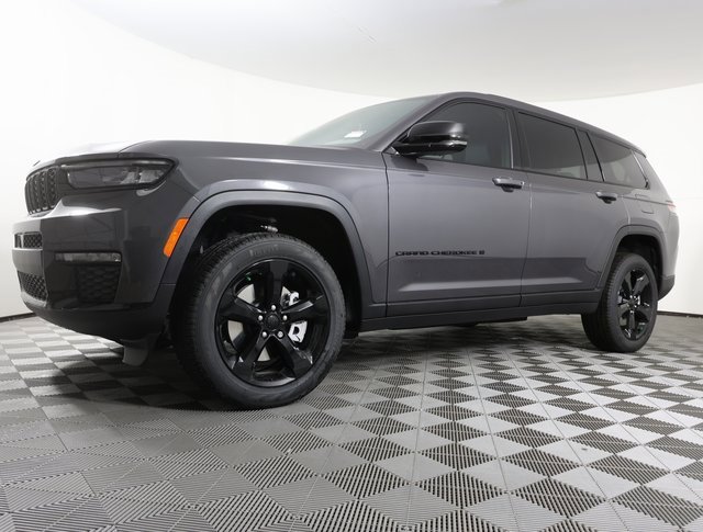 Used 2025 Jeep Grand Cherokee L Limited w/ Black Appearance Package image 1
