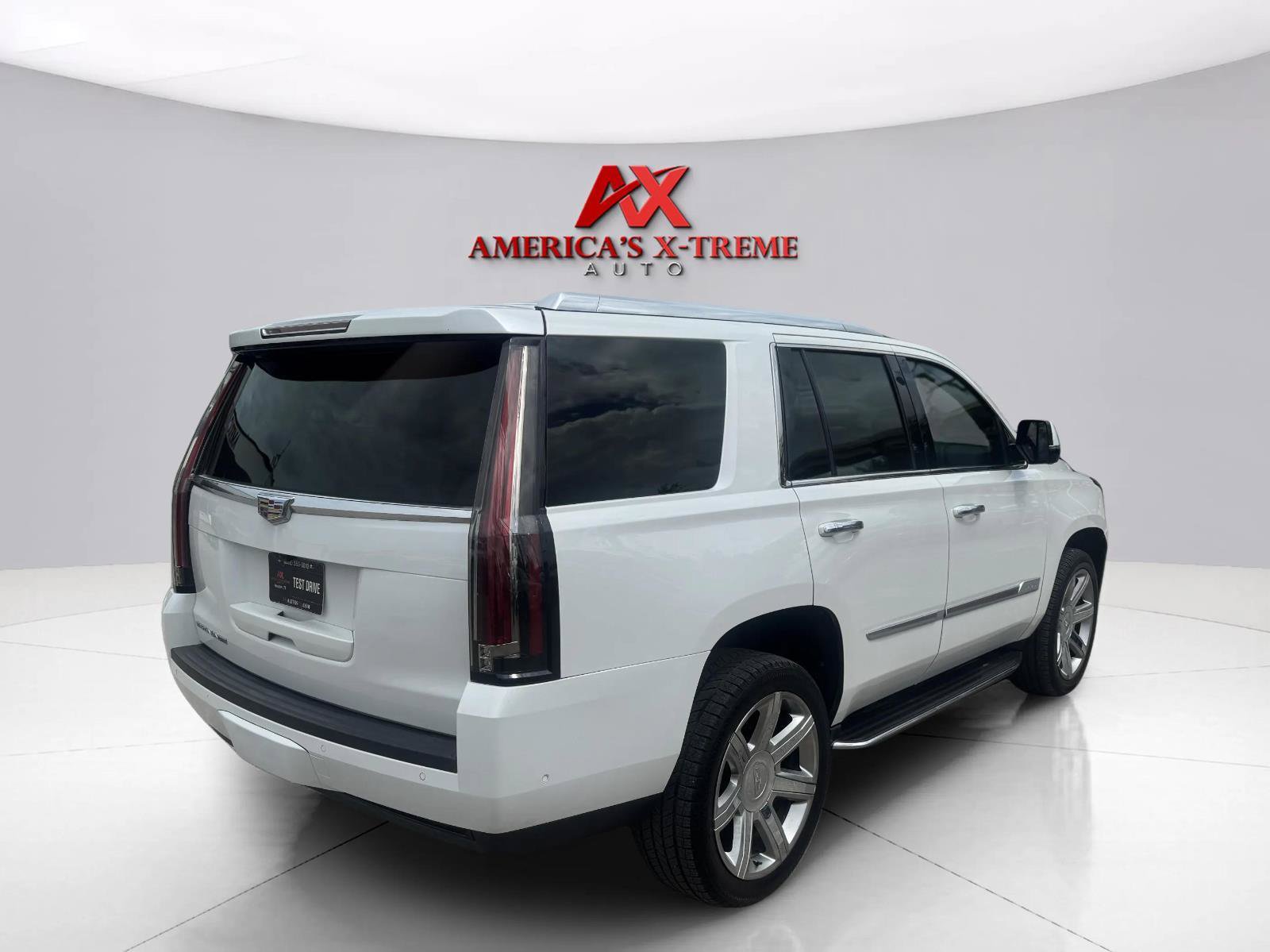 Used 2020 Cadillac Escalade Premium Luxury AWD/4WD image 6