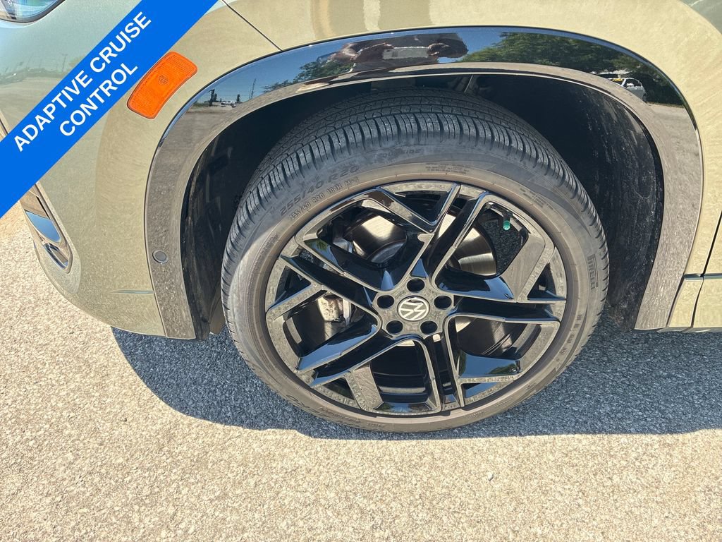 Used 2025 Volkswagen Tiguan SE R-Line AWD/4WD image 9