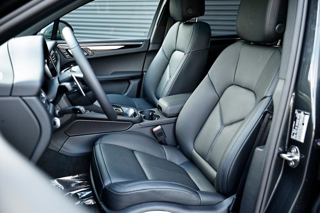 Certified 2026 Porsche Macan image 5