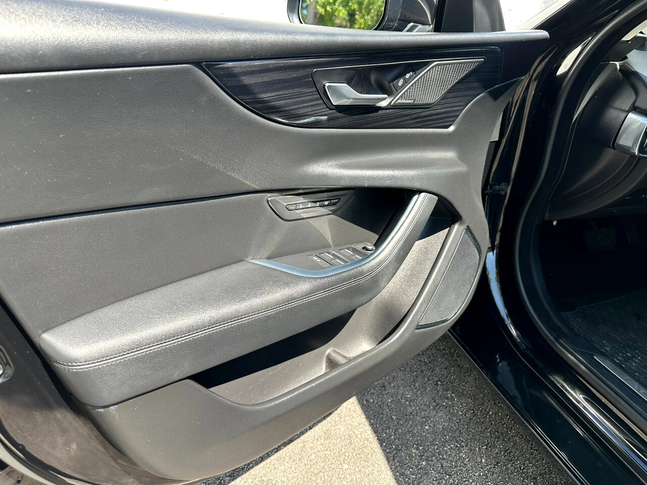 Used 2020 Jaguar XE S image 27