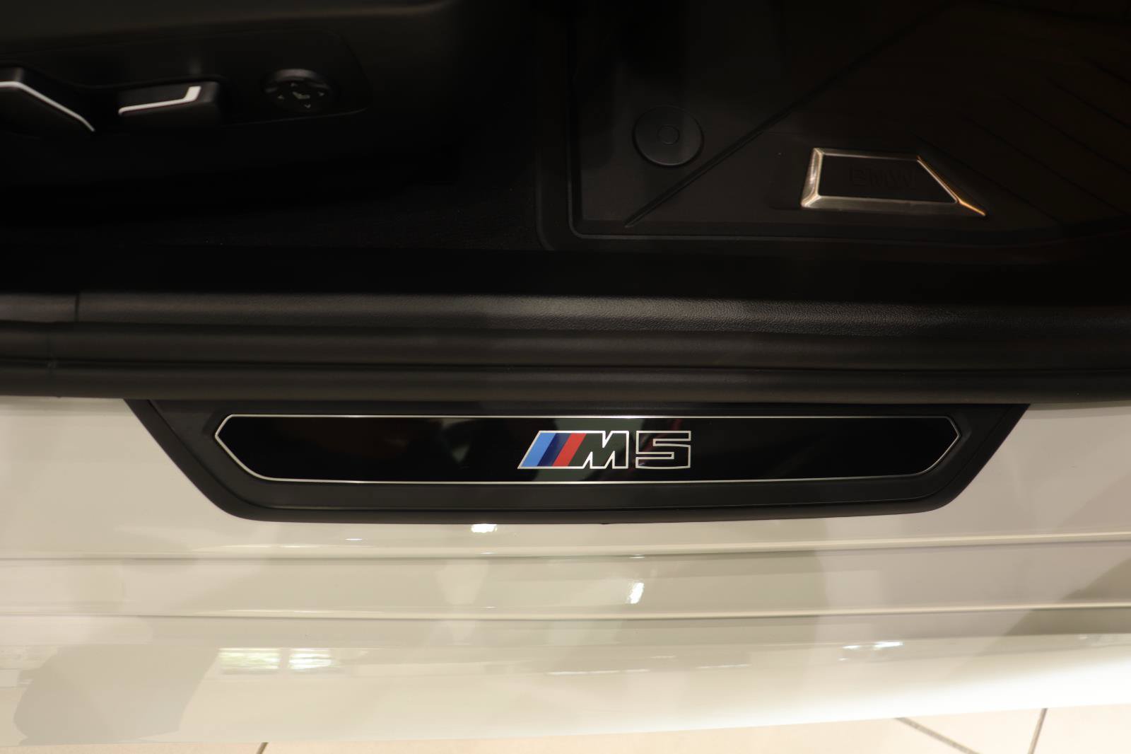 Used 2026 BMW M5 w/ Carbon Package AWD/4WD image 21