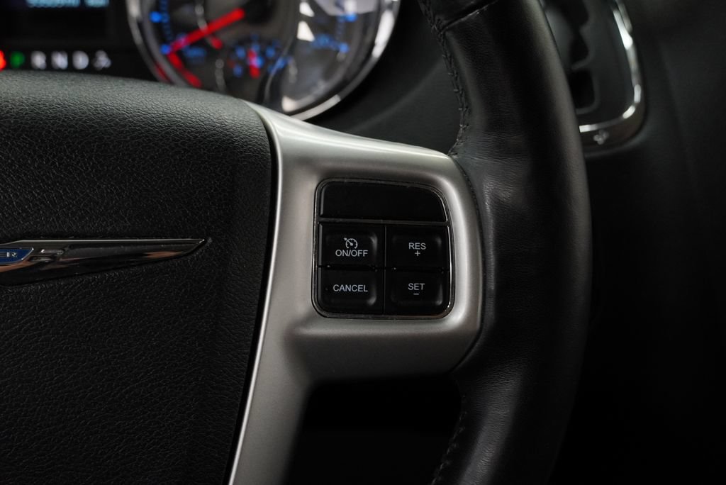 Used 2016 Chrysler Town & Country Touring w/ Driver Convenience Group FWD image 34