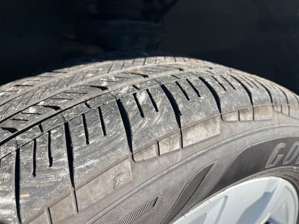 Used 2020 Volkswagen Atlas Cross Sport SE w/ Towing Package image 8