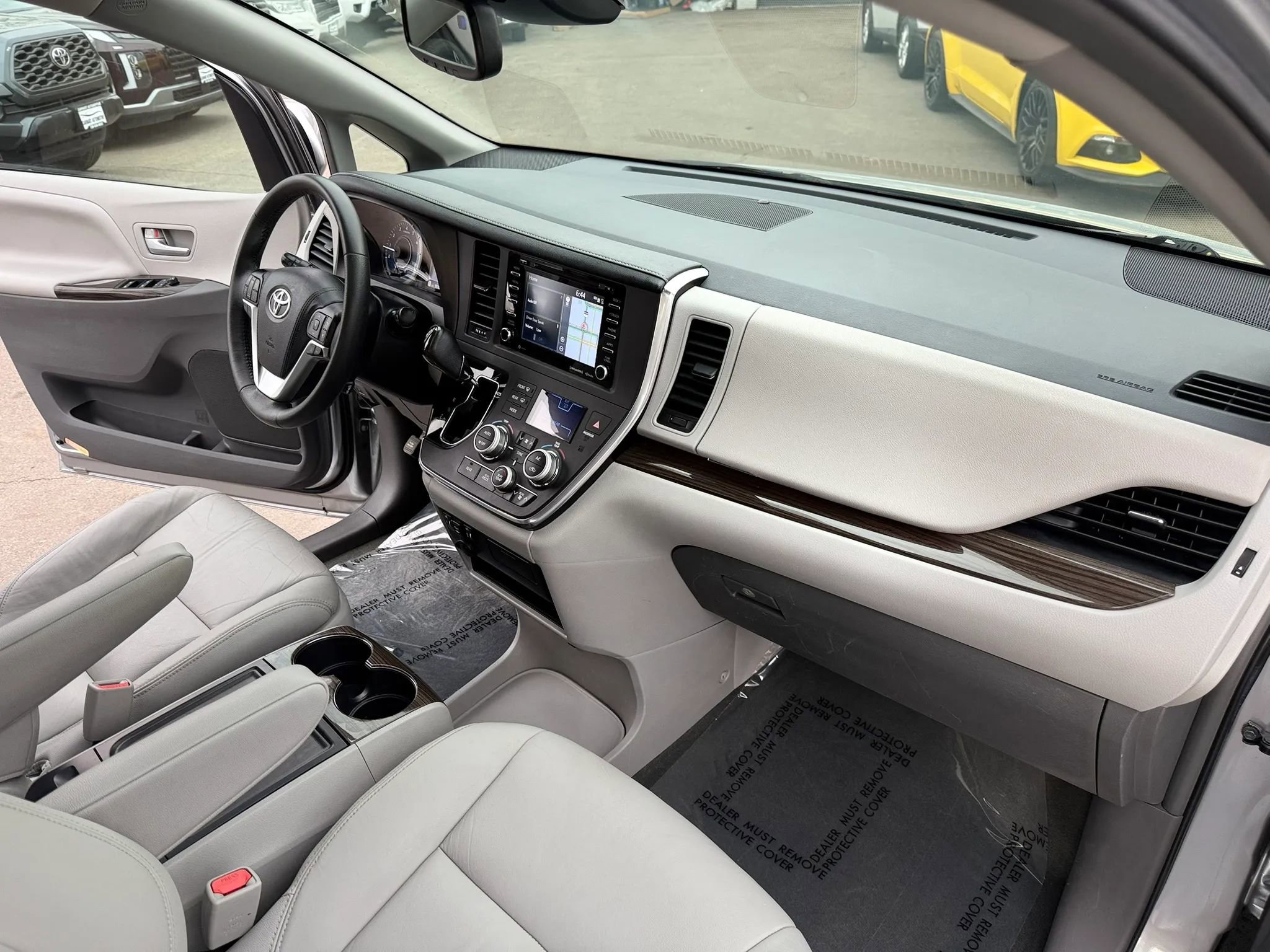 Used 2018 Toyota Sienna XLE w/ XLE Navigation Package FWD image 20