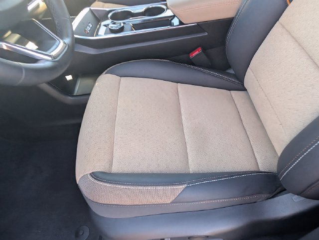 New 2026 Chevrolet Equinox ACTIV w/ Convenience Package III FWD image 19