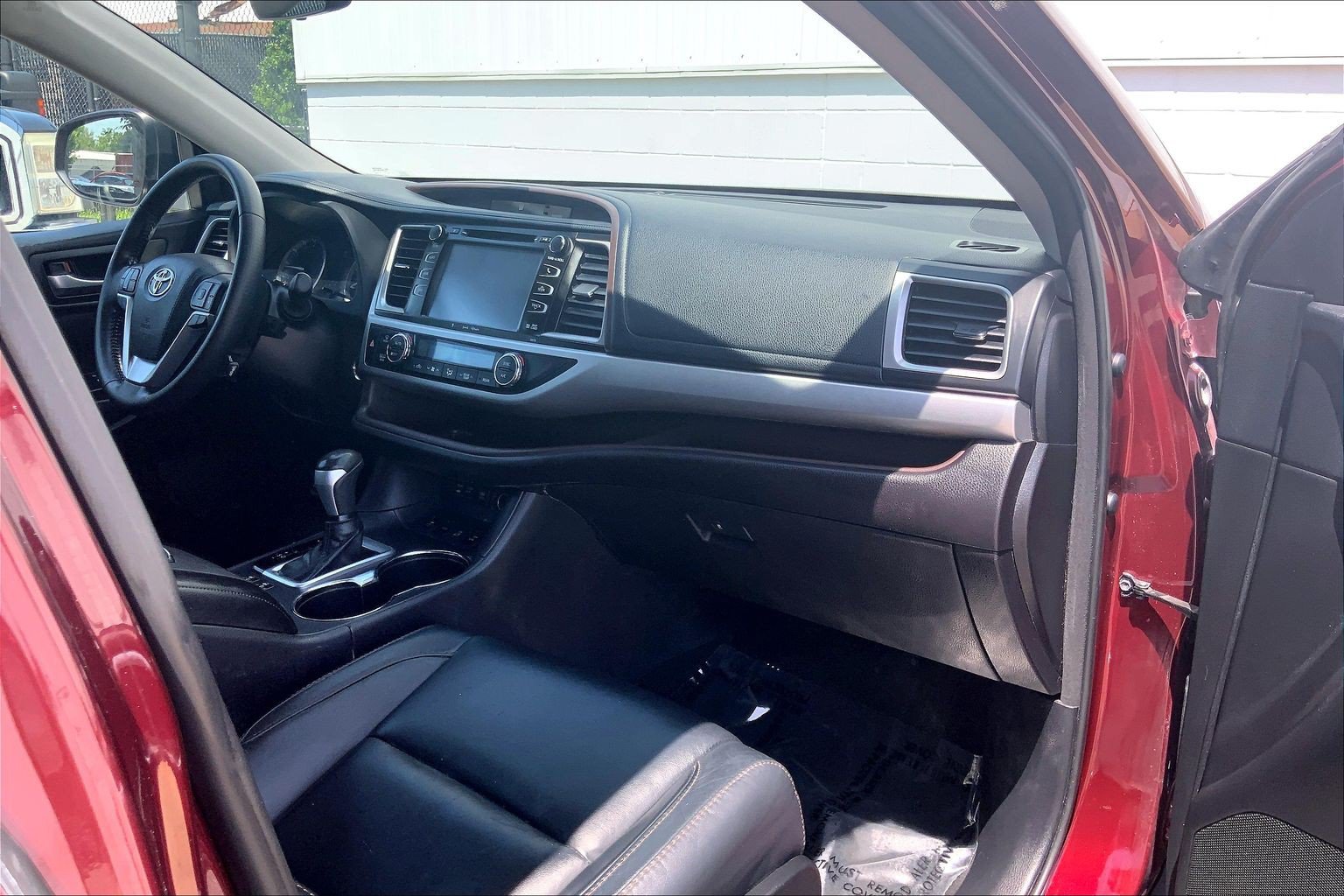 Used 2018 Toyota Highlander XLE AWD/4WD image 21