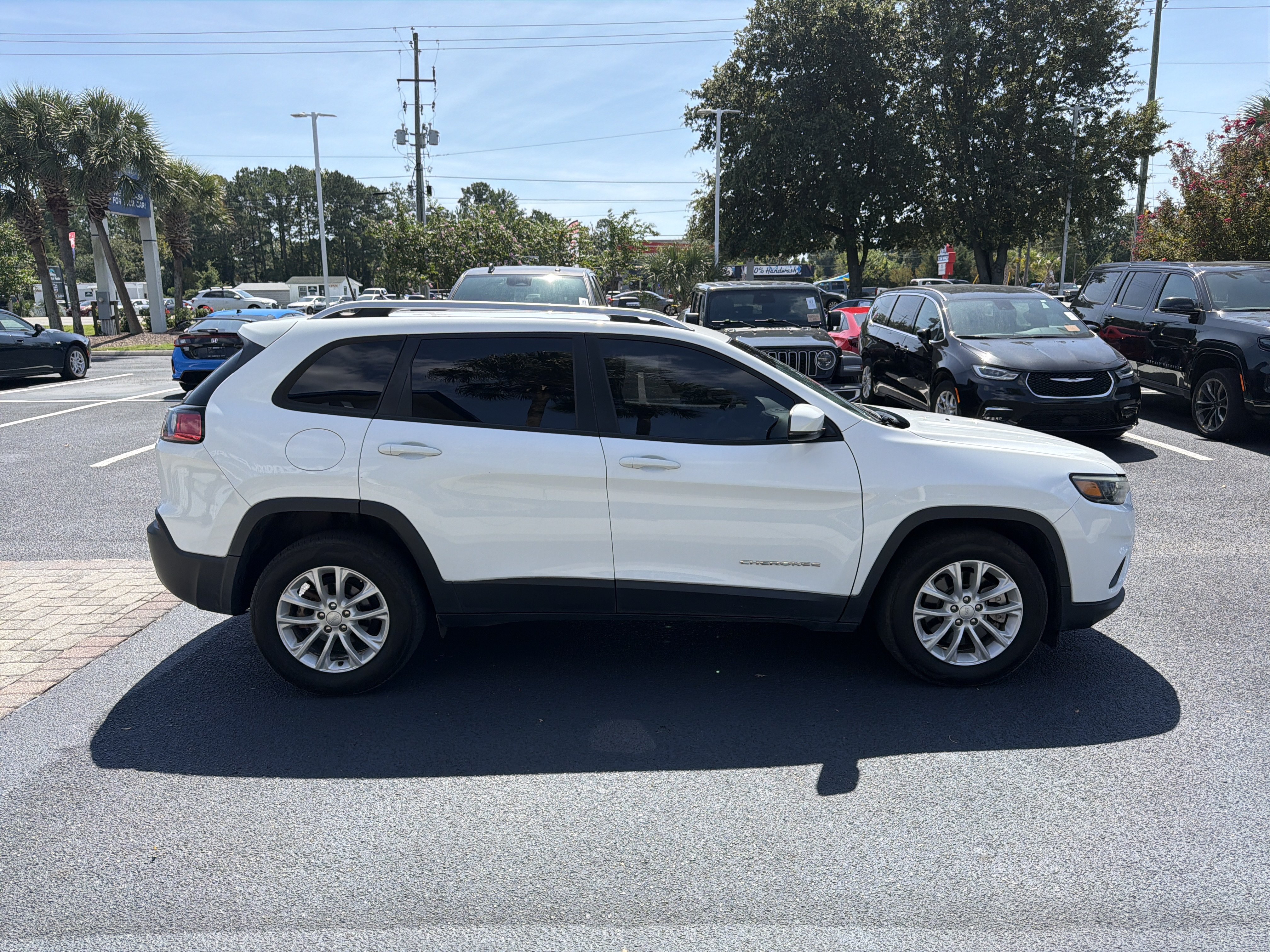 Used 2021 Jeep Cherokee Latitude FWD image 10