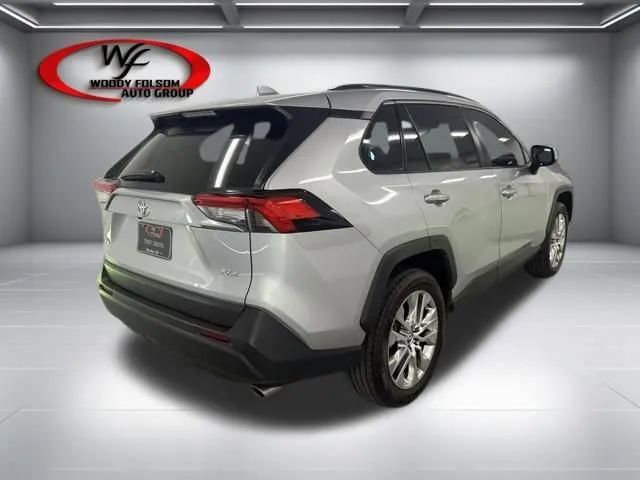 Used 2021 Toyota RAV4 XLE Premium image 6