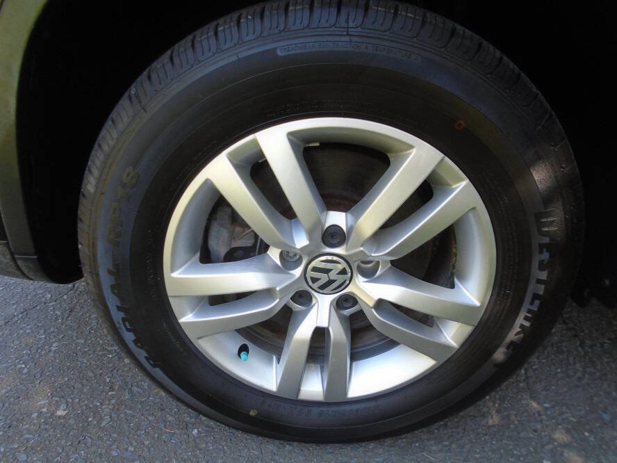 Used 2013 Volkswagen Tiguan S image 24
