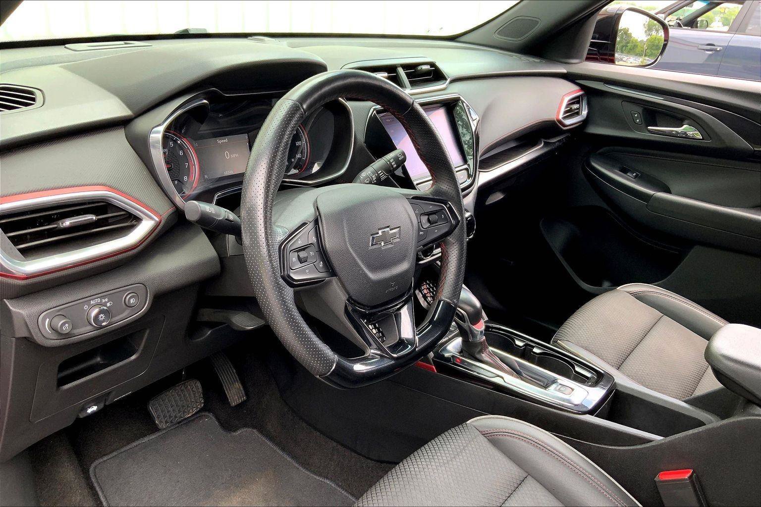 Used 2022 Chevrolet TrailBlazer RS w/ Technology Package FWD image 13