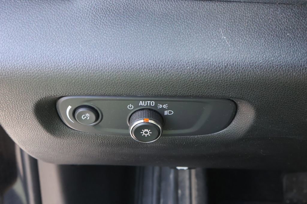 Used 2018 Chevrolet Traverse LS FWD image 13