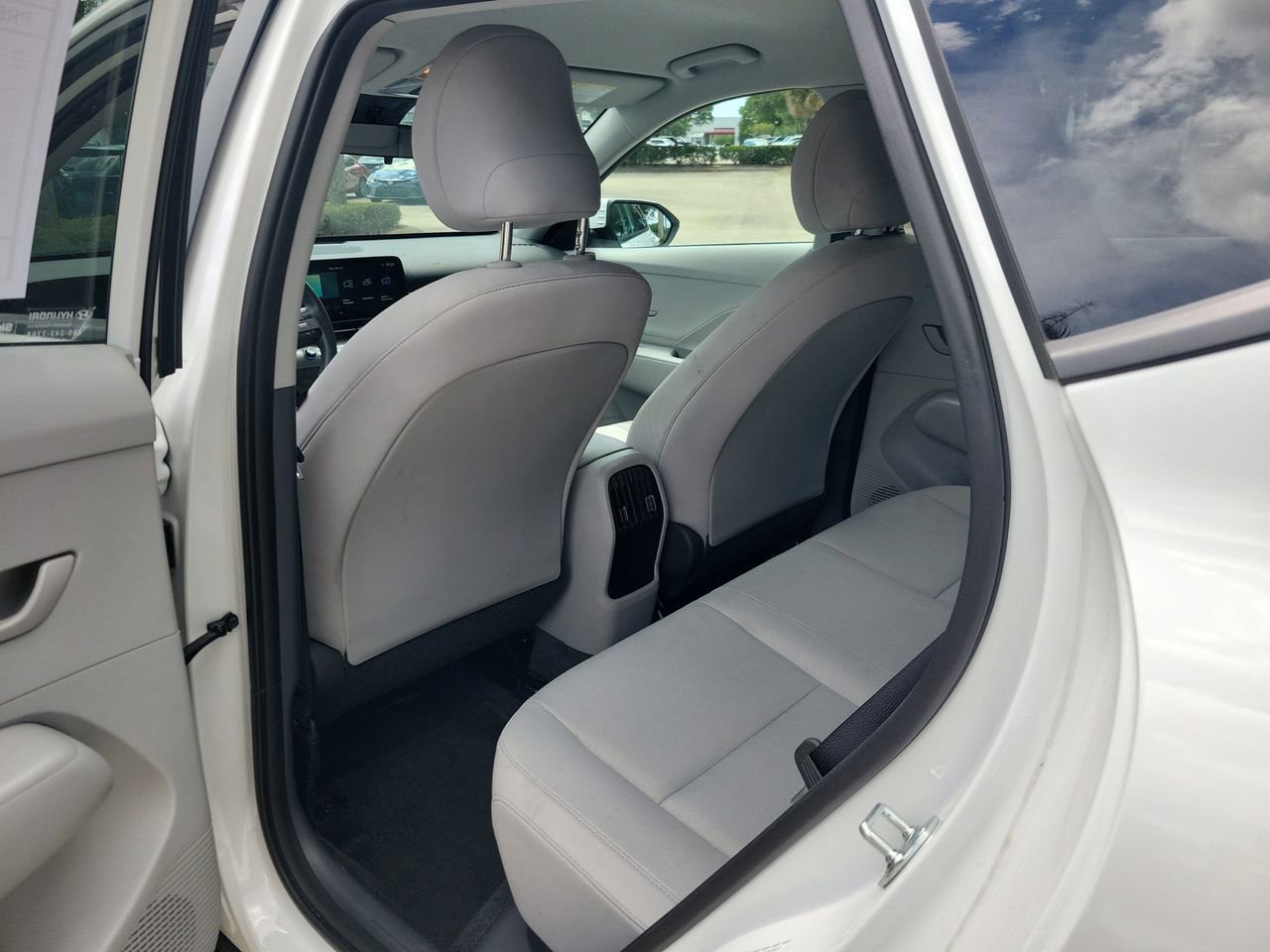 Used 2025 Hyundai Kona SEL FWD image 8