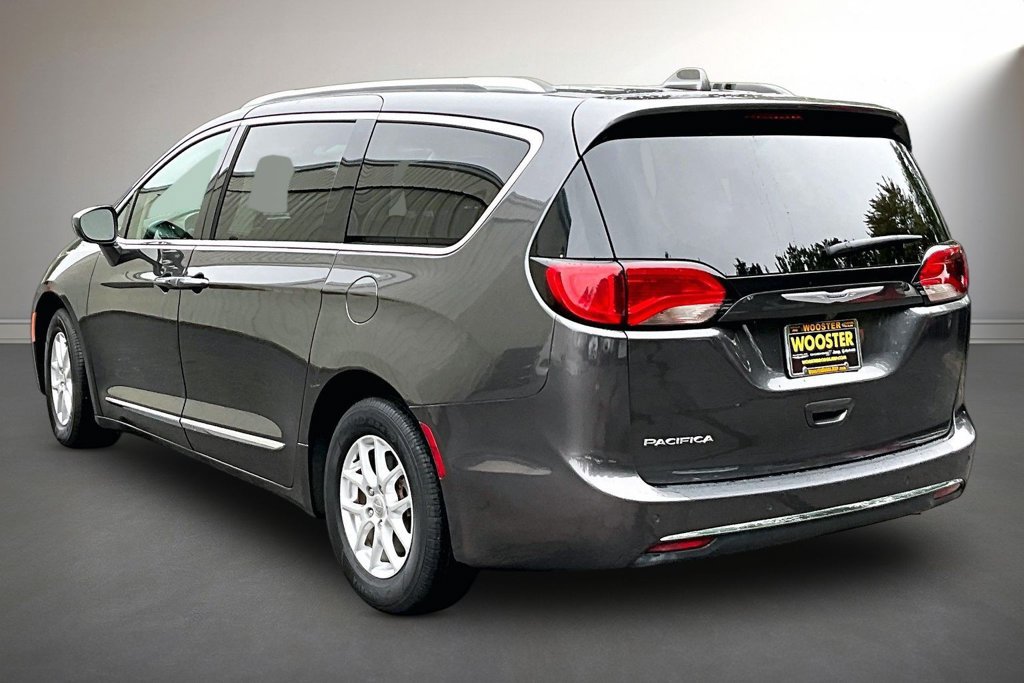 Used 2020 Chrysler Pacifica Touring-L FWD image 4