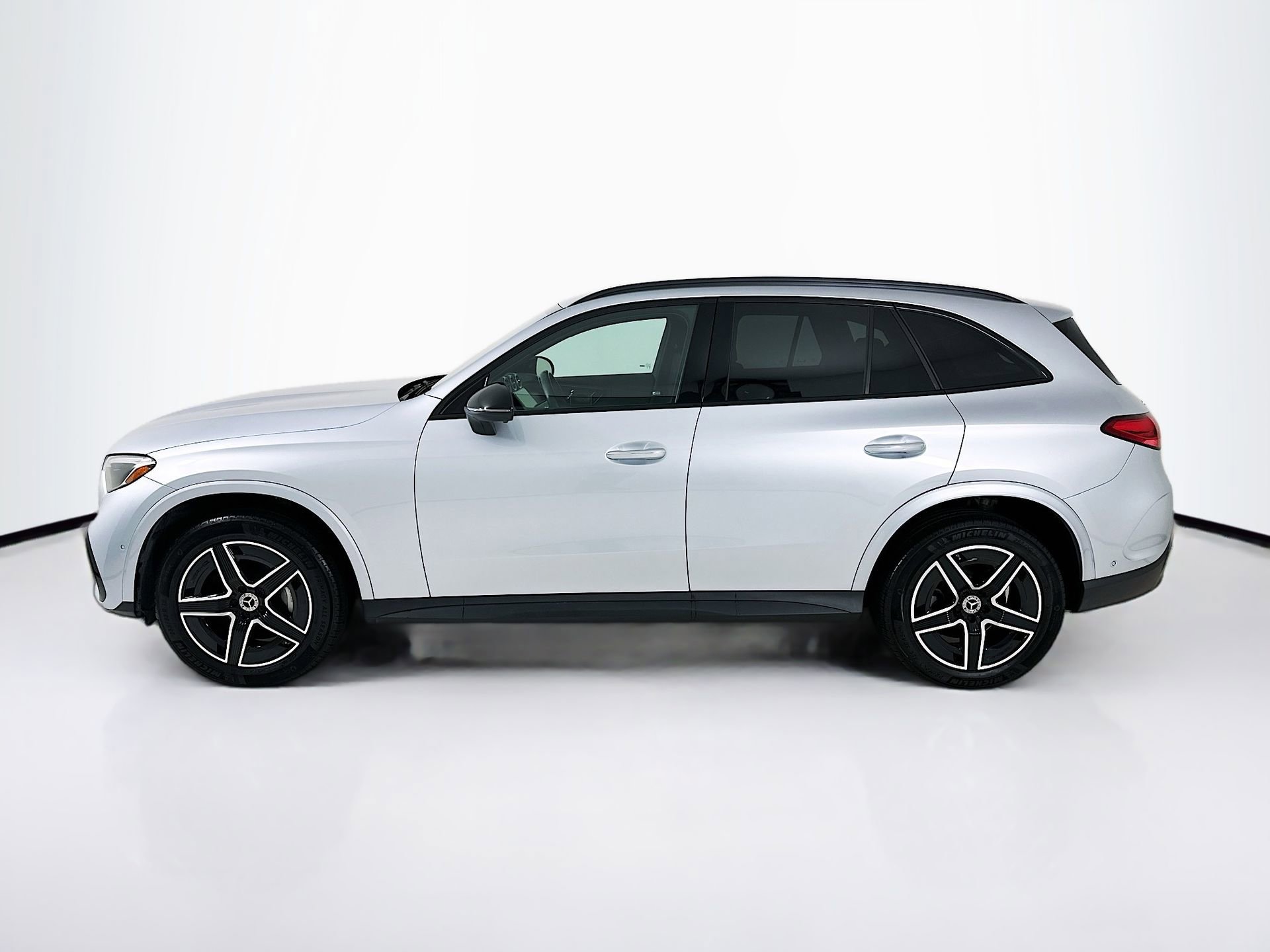 Certified 2025 Mercedes-Benz GLC 300 4MATIC image 5