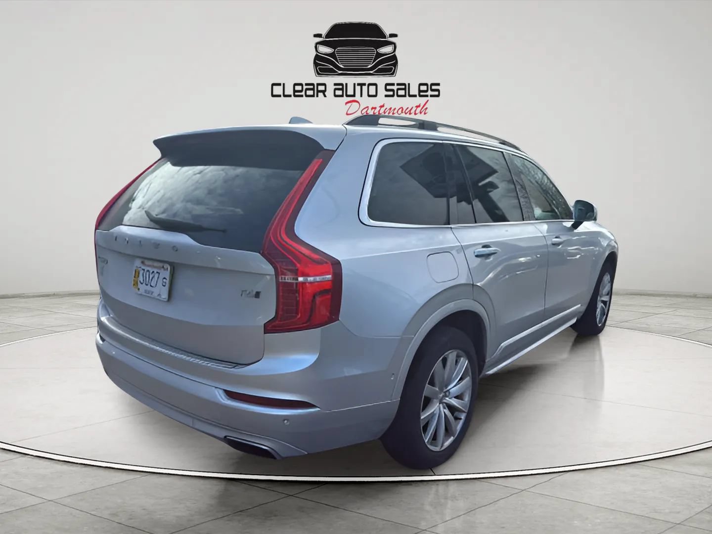 Used 2016 Volvo XC90 T6 Momentum w/ Momentum Plus Package AWD/4WD image 6