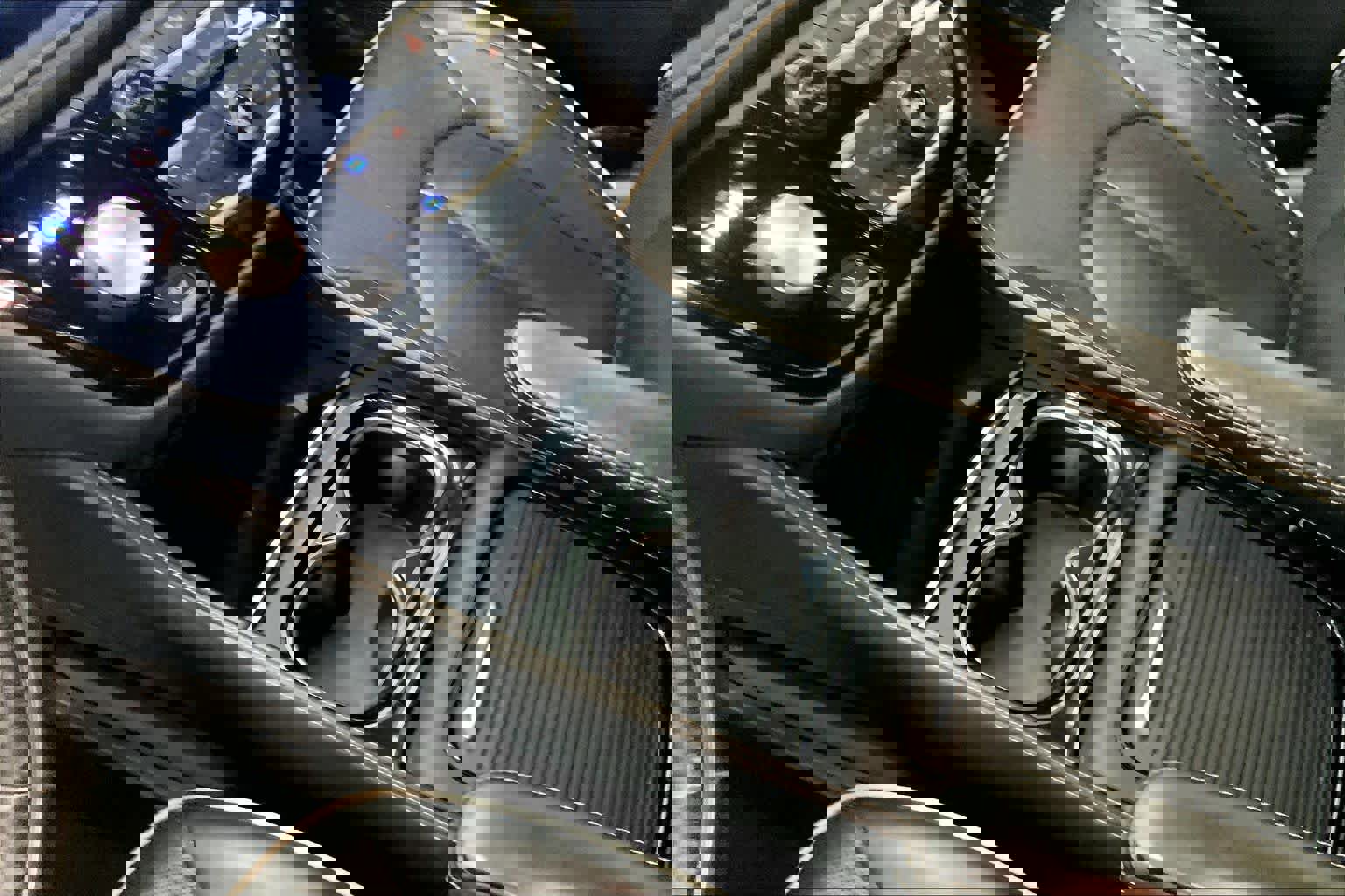 Used 2021 Chrysler Pacifica Limited w/ Uconnect Theater Family Group image 24