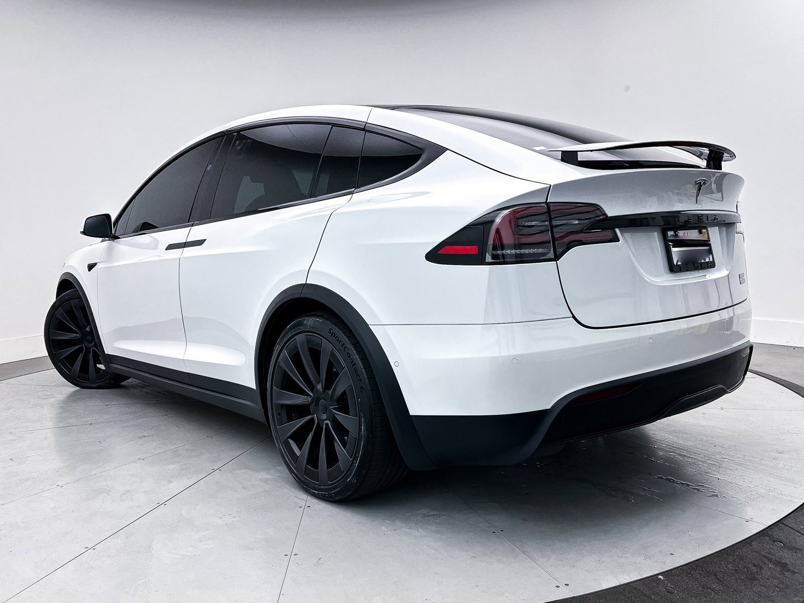 Used 2022 Tesla Model X Plaid image 2