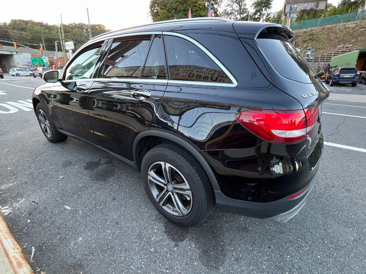 Used 2017 Mercedes-Benz GLC 300 4MATIC w/ Premium 1 Package image 4