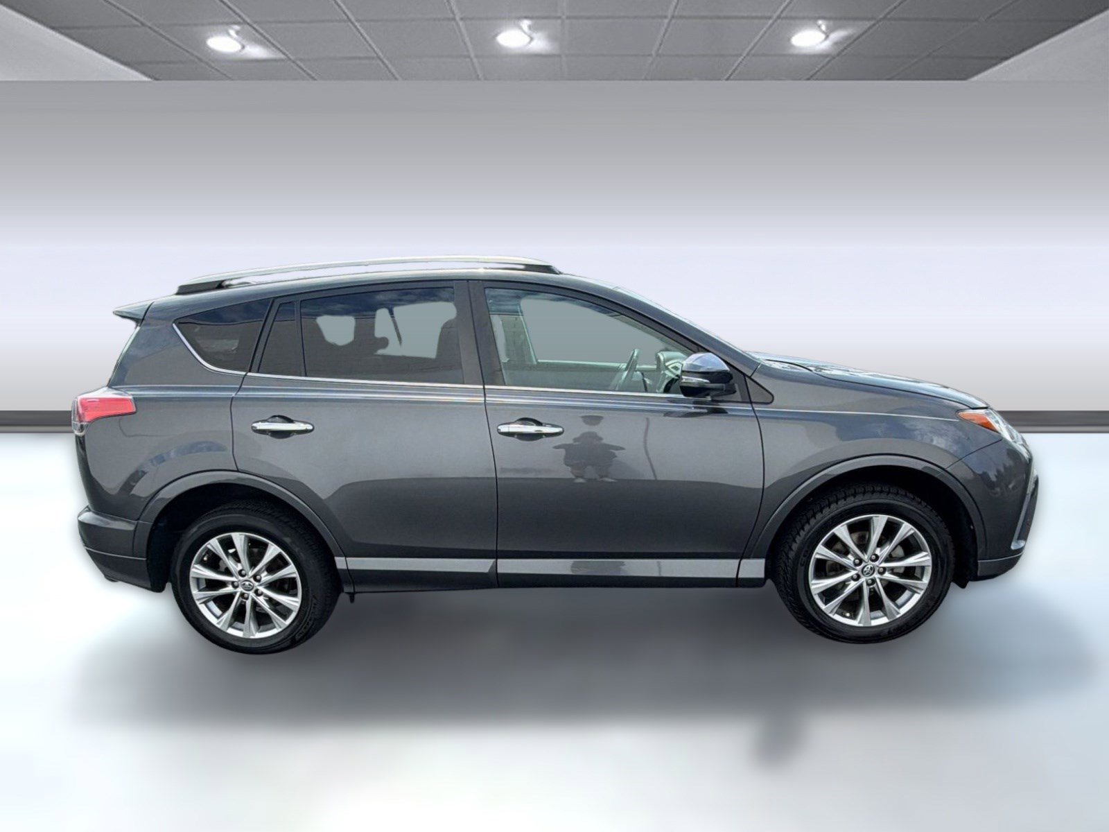 Used 2017 Toyota RAV4 Platinum FWD image 7