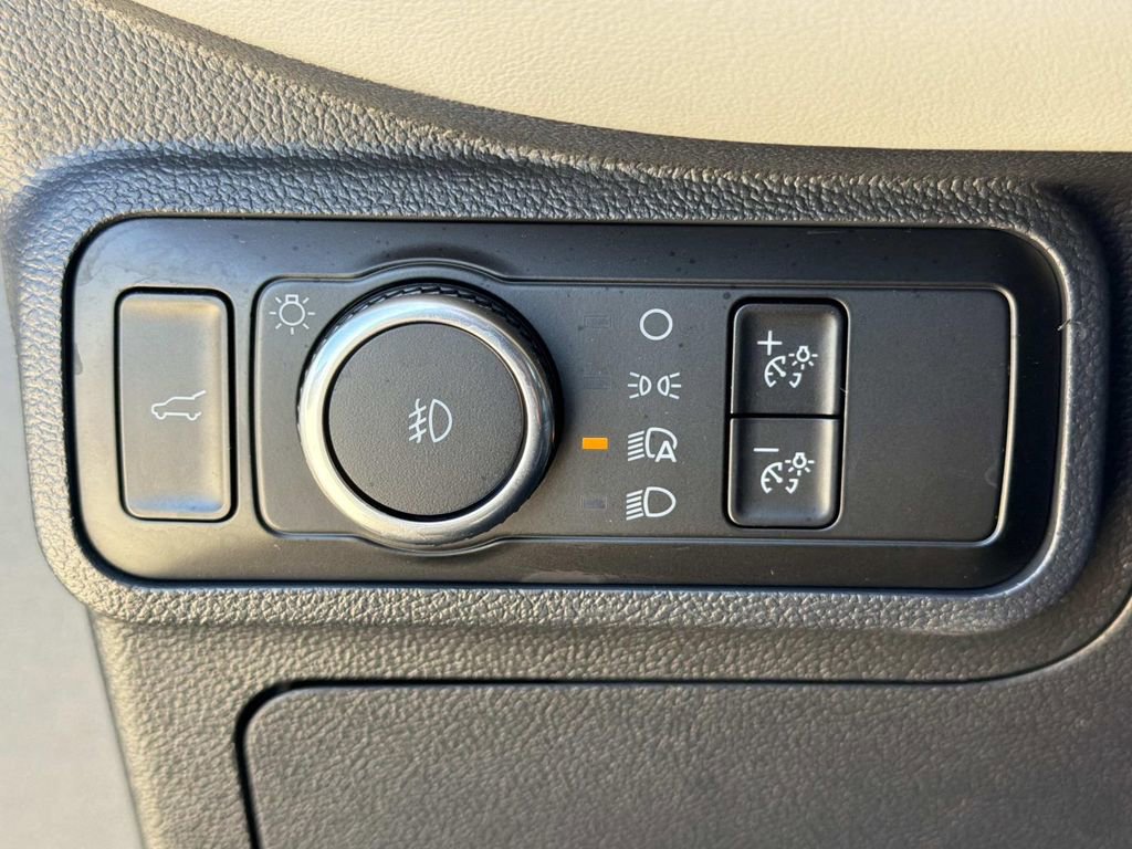 Used 2025 Ford Explorer Active w/ Active Comfort Package image 33