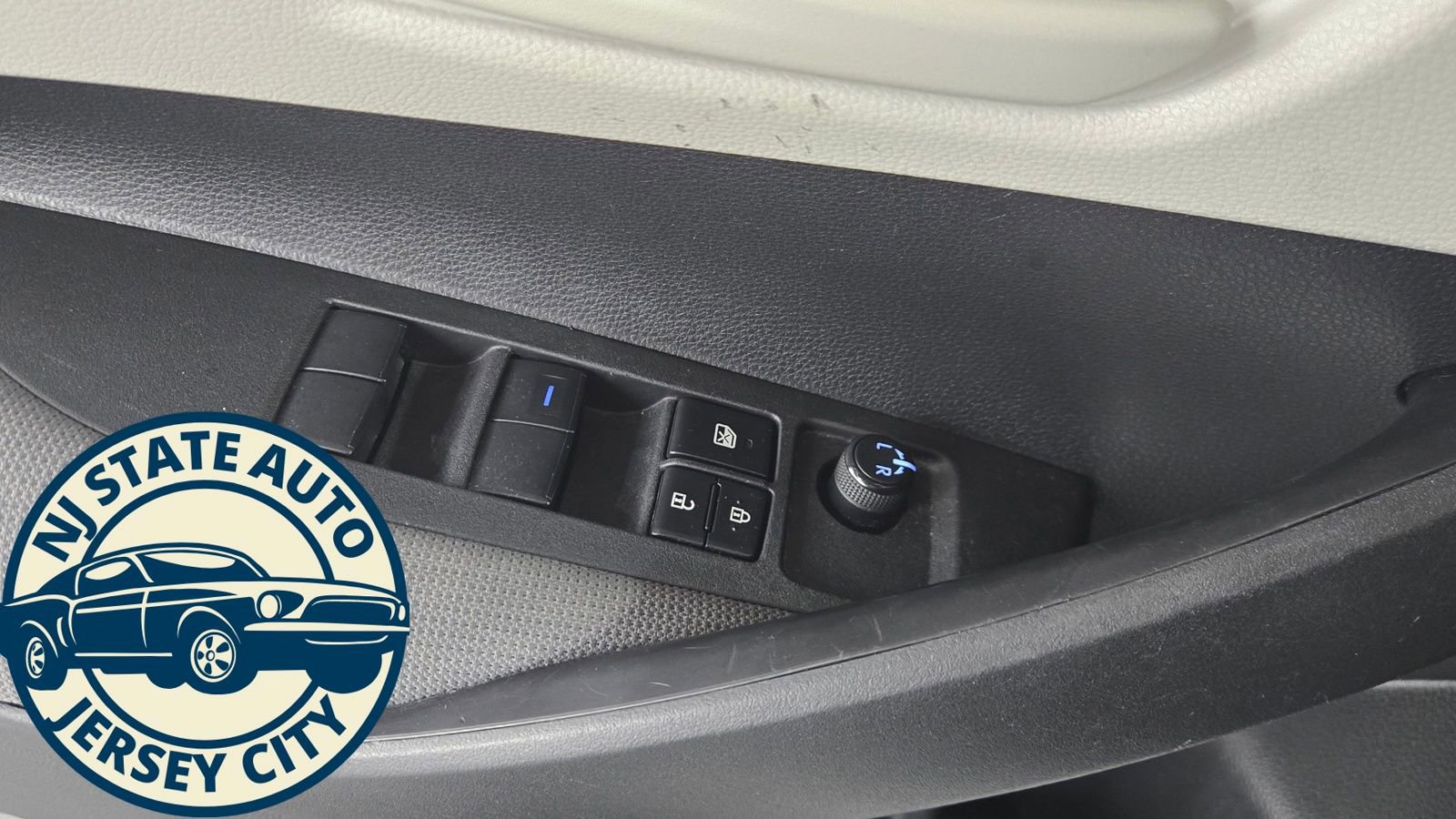 Used 2022 Toyota Corolla LE image 17