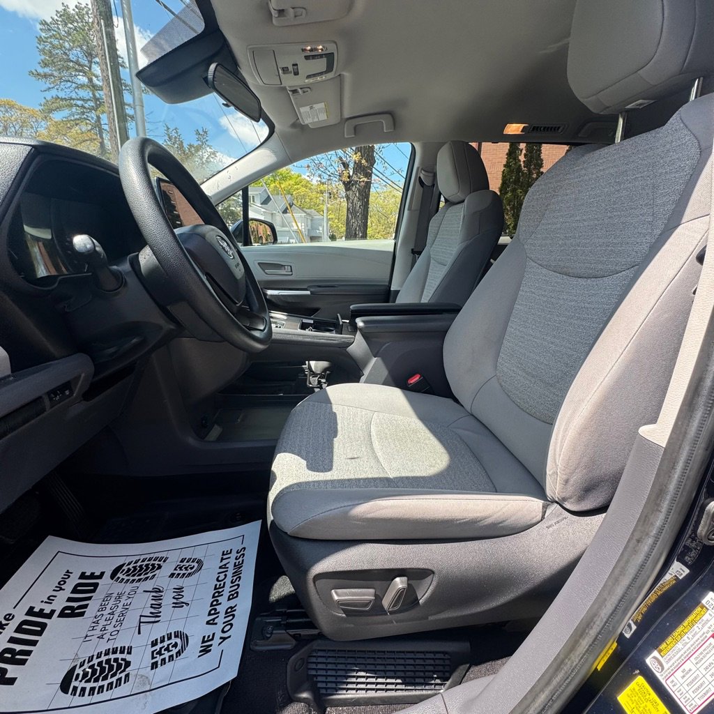 Used 2022 Toyota Sienna LE AWD/4WD image 21