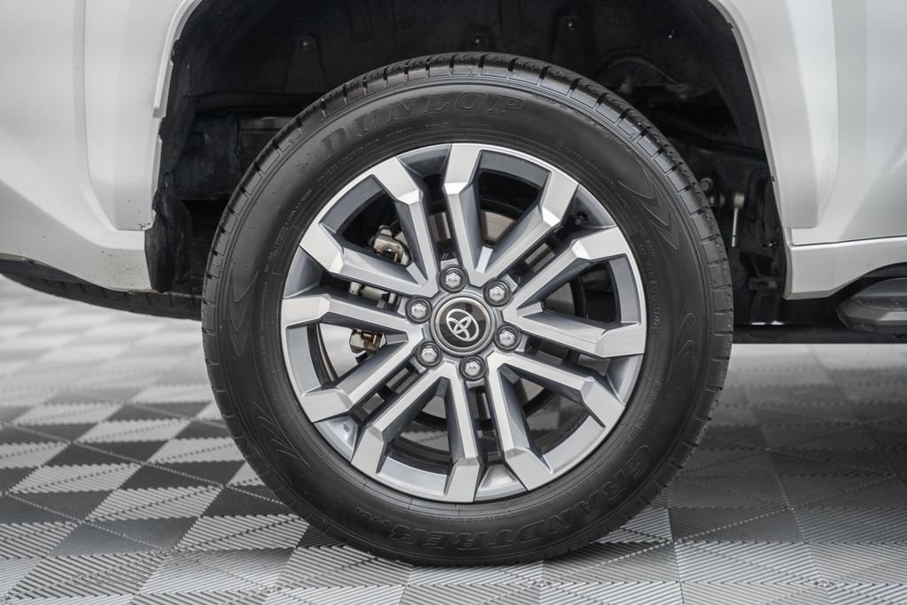 Used 2025 Toyota 4Runner Limited AWD/4WD image 21
