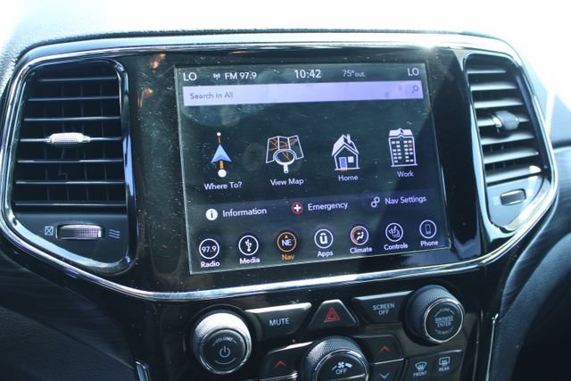 Used 2019 Jeep Grand Cherokee Altitude RWD image 28