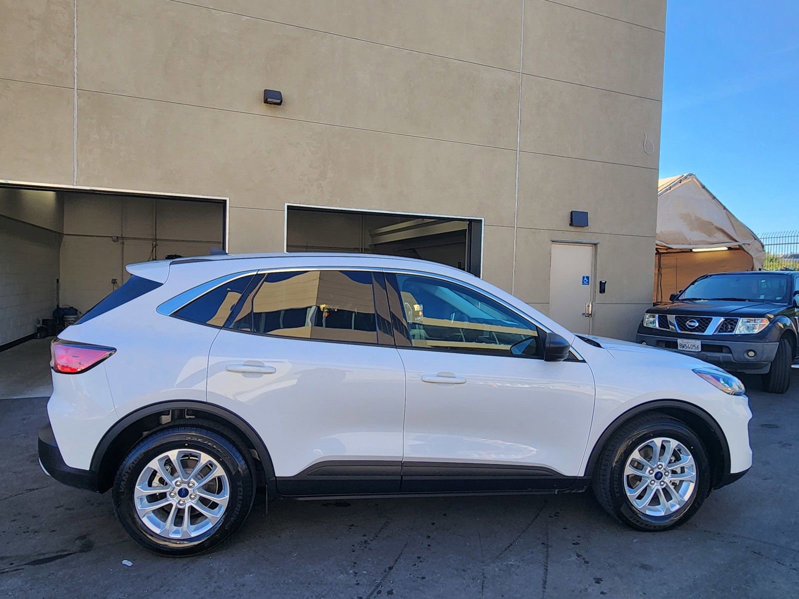 Used 2022 Ford Escape SE image 32