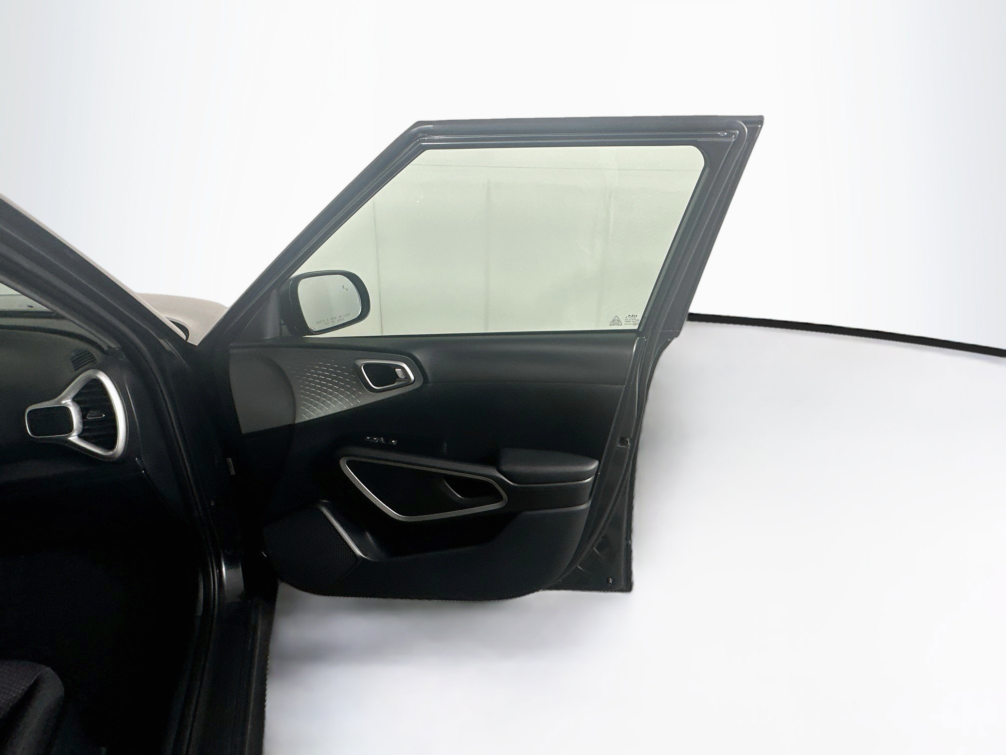 Used 2025 Kia Soul LX w/ LX Technology Package FWD image 30