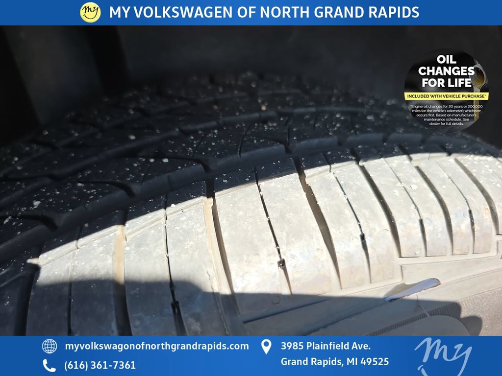 Used 2024 Volkswagen Tiguan SE R-Line AWD/4WD image 48