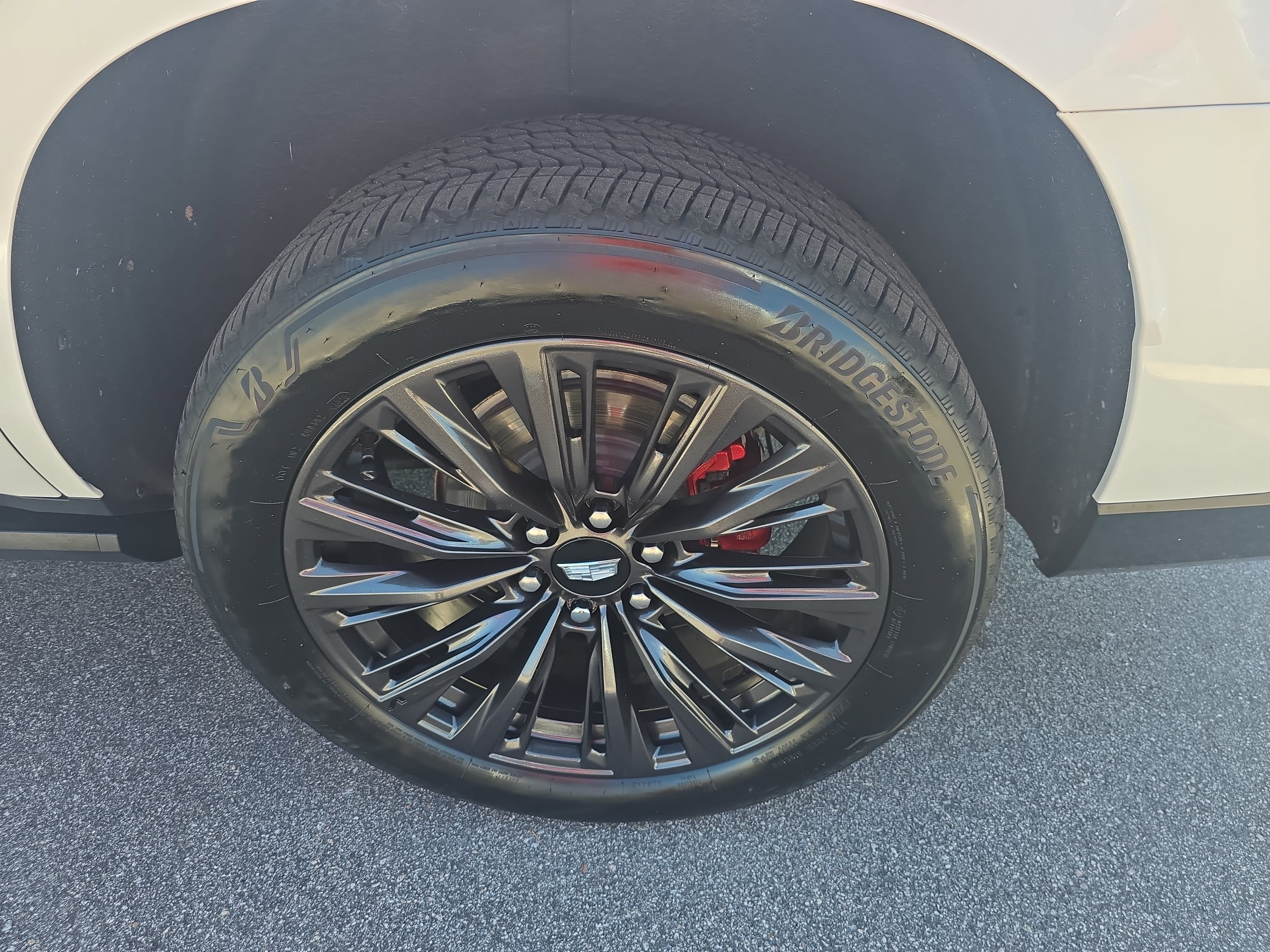 Certified 2024 Cadillac Escalade V w/ LPO, ONYX Package AWD/4WD image 35