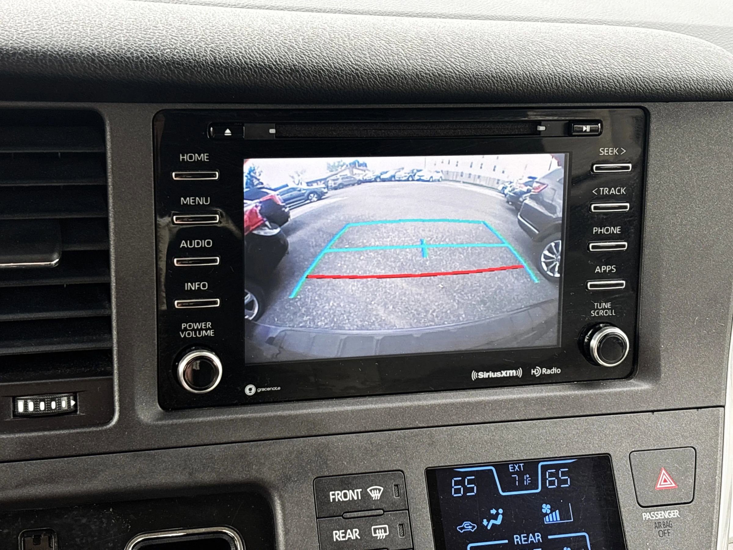 Used 2018 Toyota Sienna LE AWD/4WD image 37