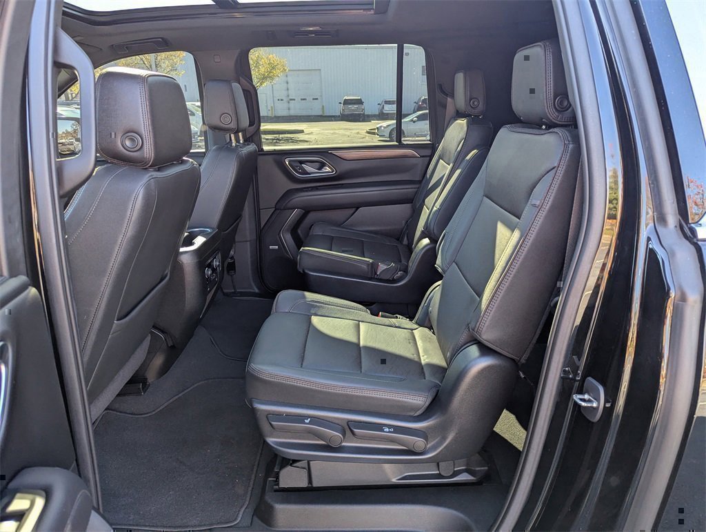 Used 2023 Chevrolet Suburban High Country image 13