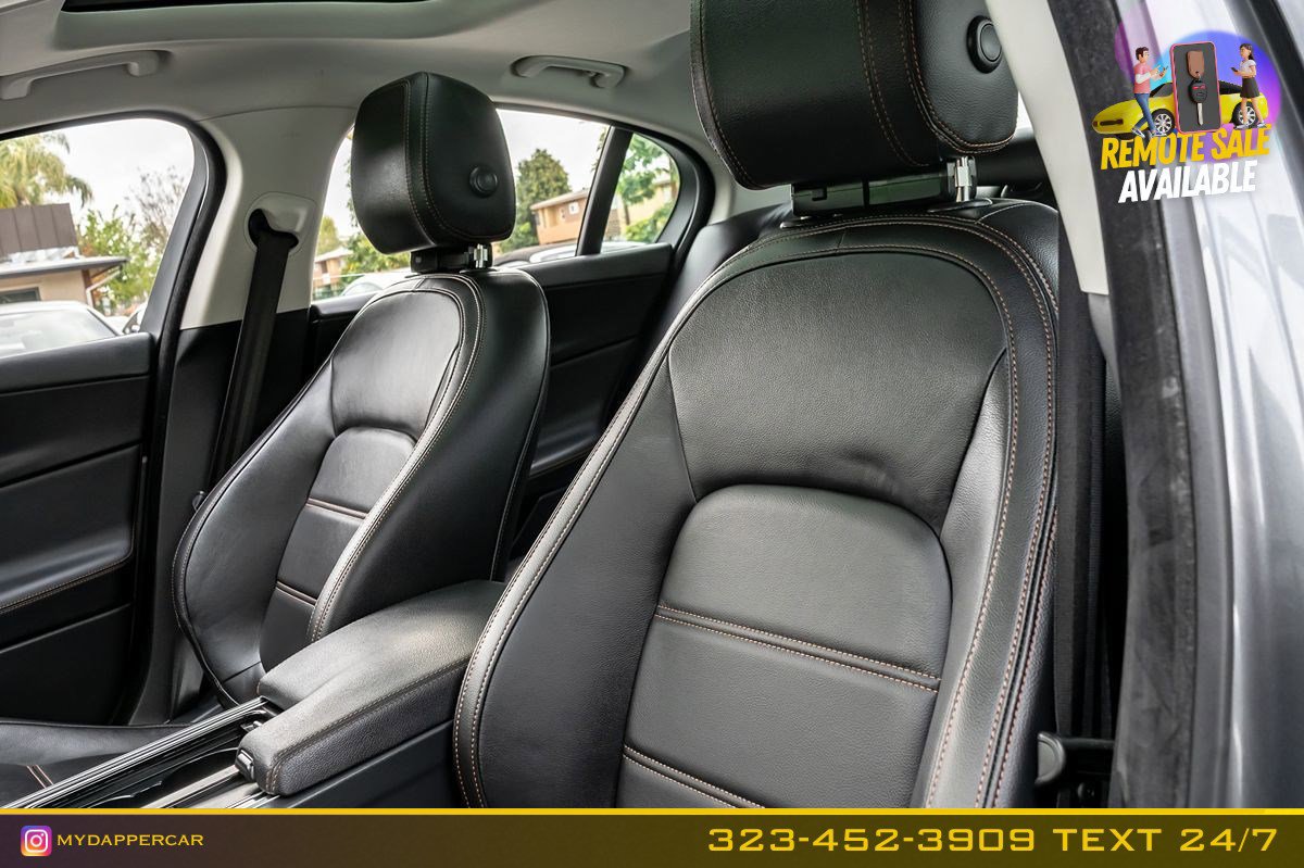 Used 2019 Jaguar XE Prestige image 12