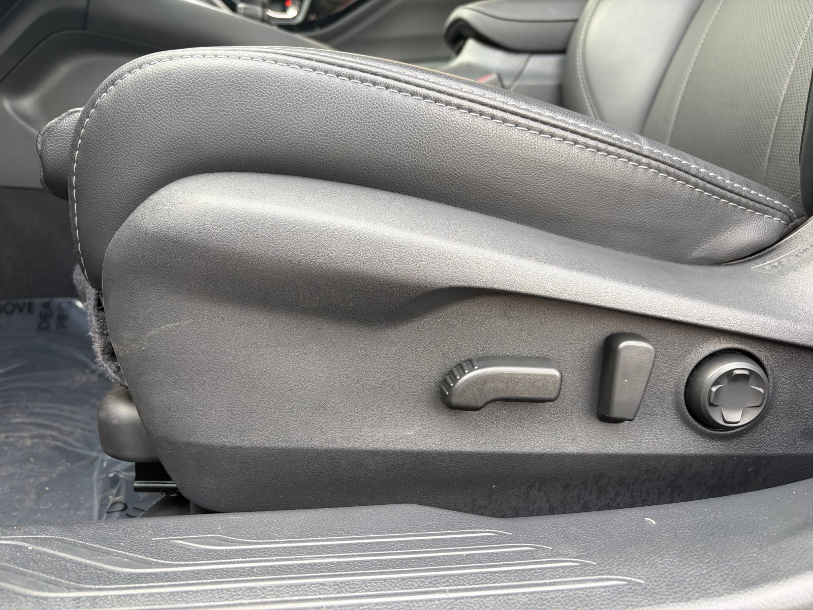 Used 2025 Subaru Outback Limited AWD/4WD image 13