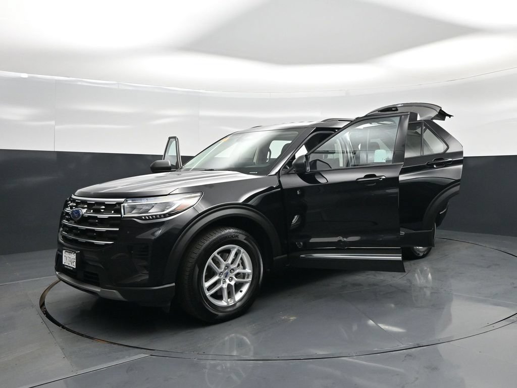 Used 2025 Ford Explorer Active AWD/4WD image 30